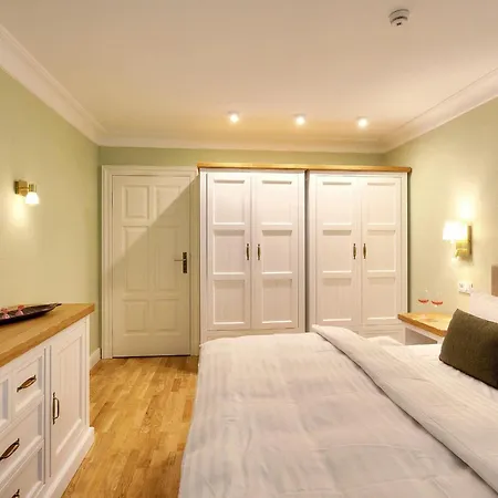 Waldschloss App 1 * 塞巴特黑灵斯多夫